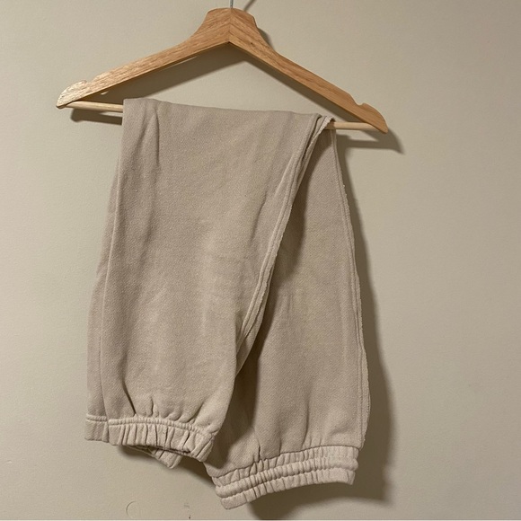 Garage Clothing - Set Raw-Edge Cropped Sweatshirt and Sweatpants - Picture 4 of 5
